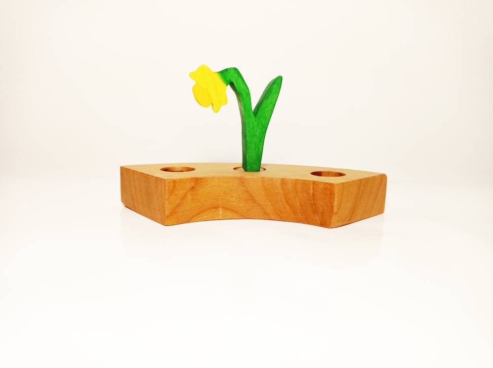 Daffodil spring flower celebration ring ornament, birthday ring ornament, seasonal nature table decoration, waldorf birthday tradition decor
