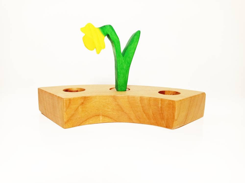 Daffodil spring flower celebration ring ornament, birthday ring ornament, seasonal nature table decoration, waldorf birthday tradition decor