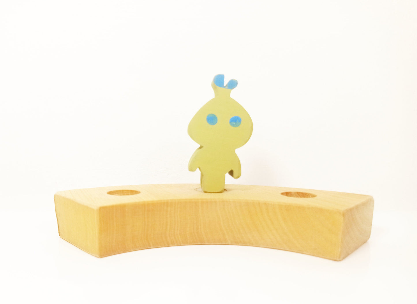Alien waldorf celebration ring ornament