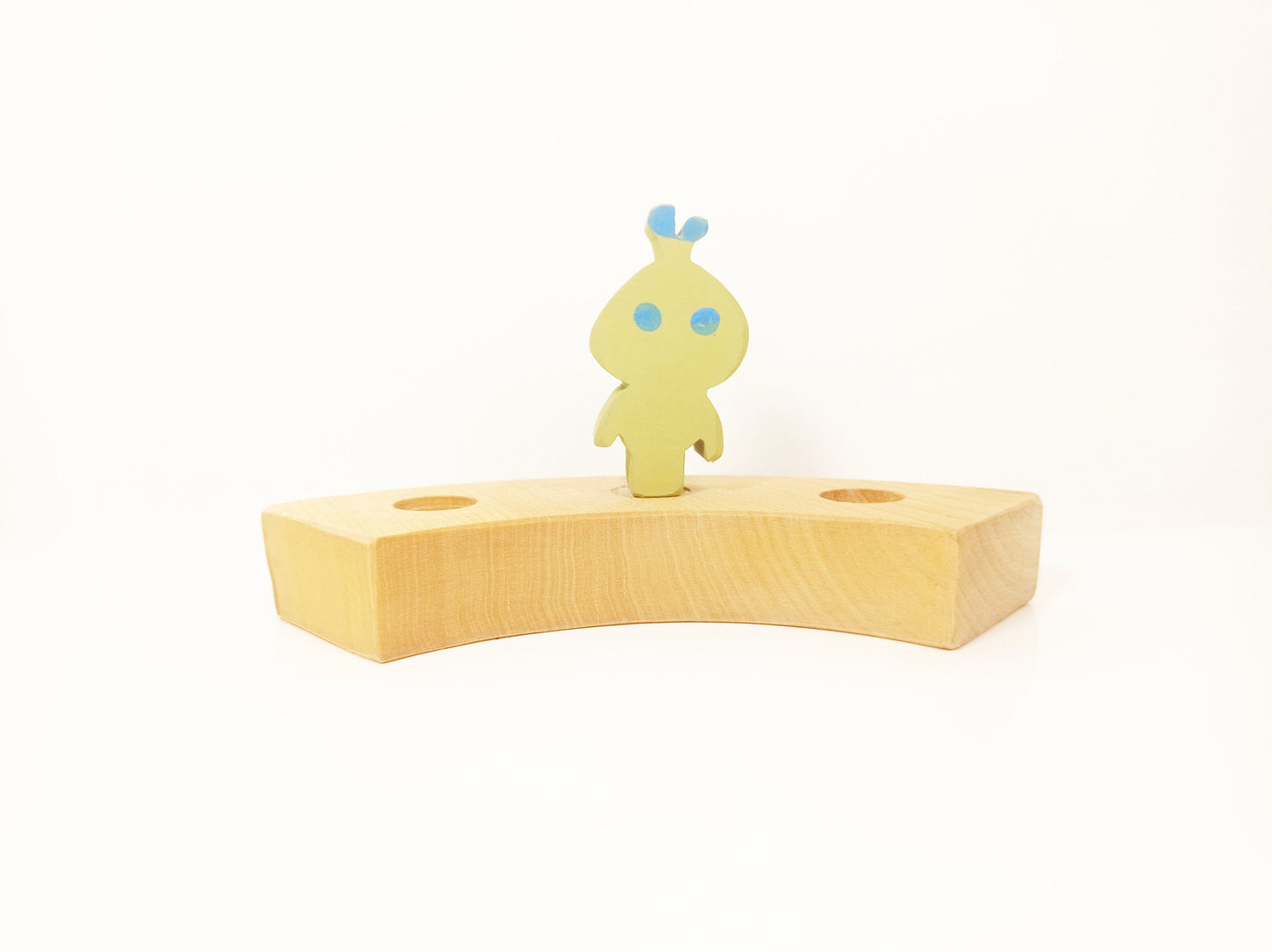 Alien waldorf celebration ring ornament