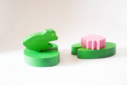 Frog with lily pad wooden toy set, wooden animals, pretend play, open ended toys, waldorf inspired, waldorf wooden toys, imaginative play