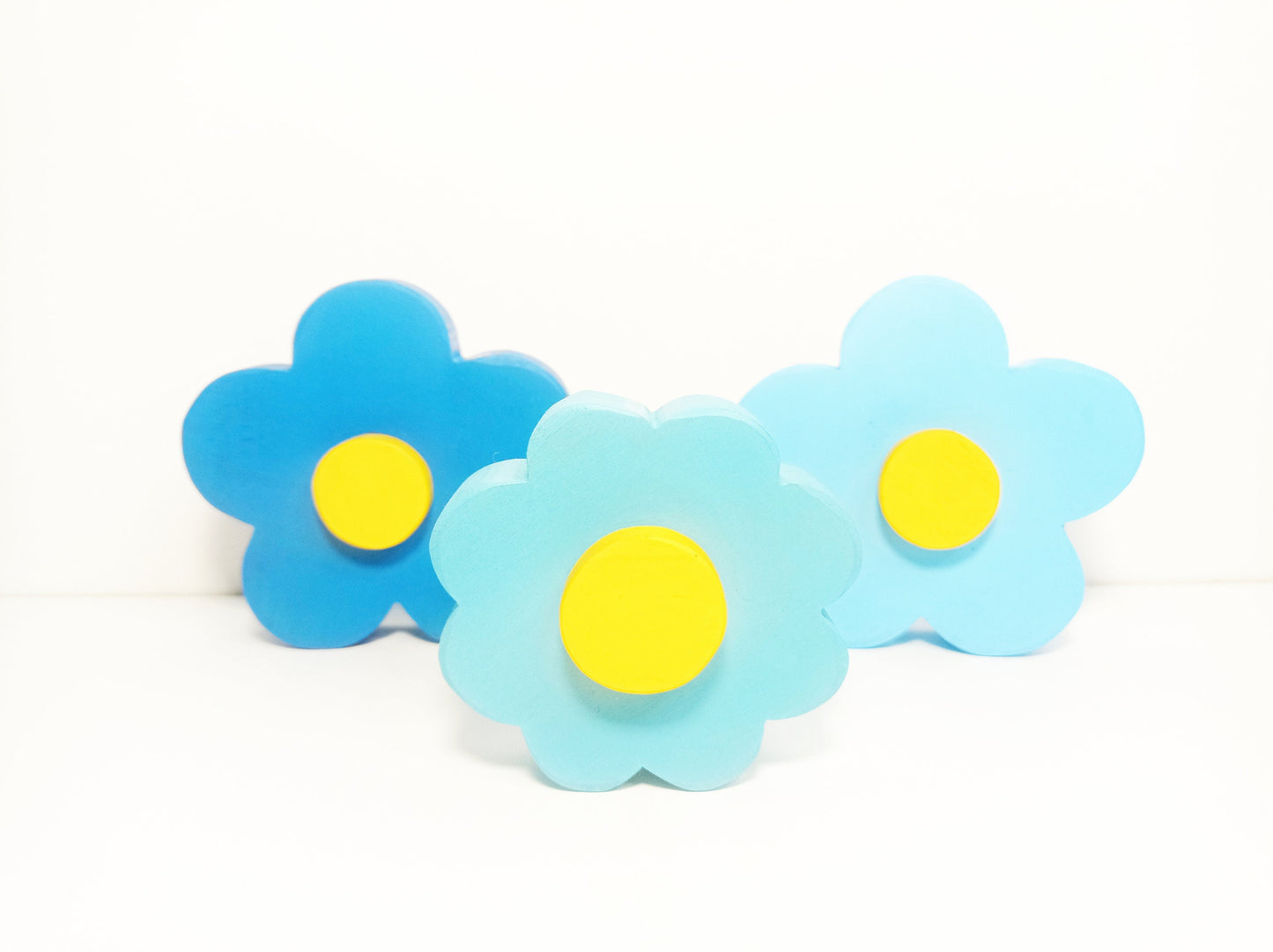 Blue wood flowers tired tray decor